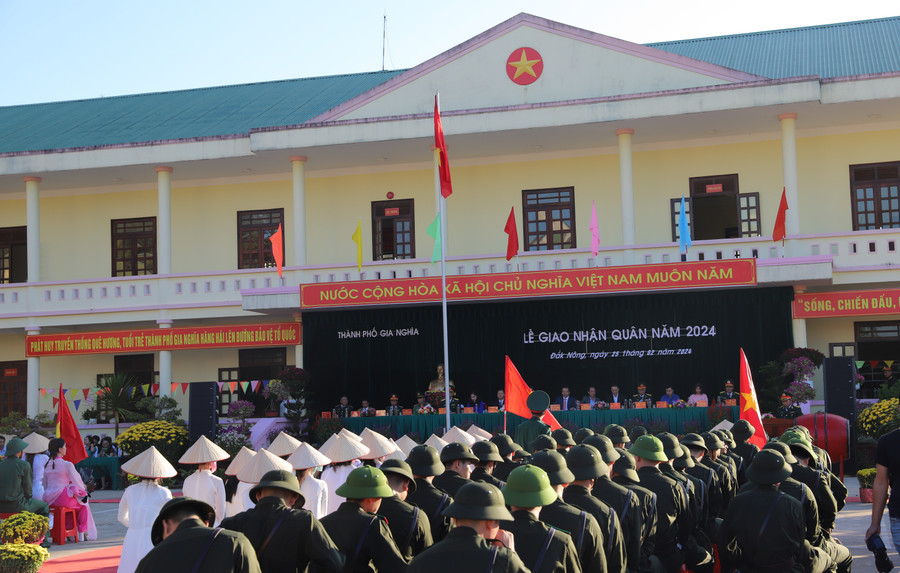 Lễ giao nhận quân tại TP Gia Nghĩa, tỉnh Đắk Nông. (Ảnh: TT)