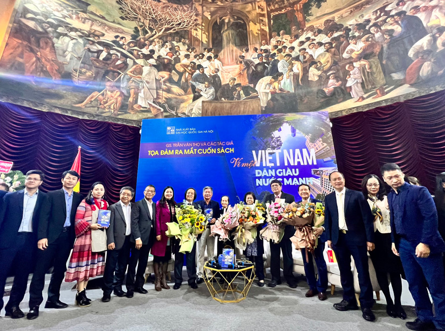 Cuốn sách &quot;Vì một Việt Nam dân giàu nước mạnh&quot; có sự góp mặt của nhiều nhà nghiên cứu uy tín.