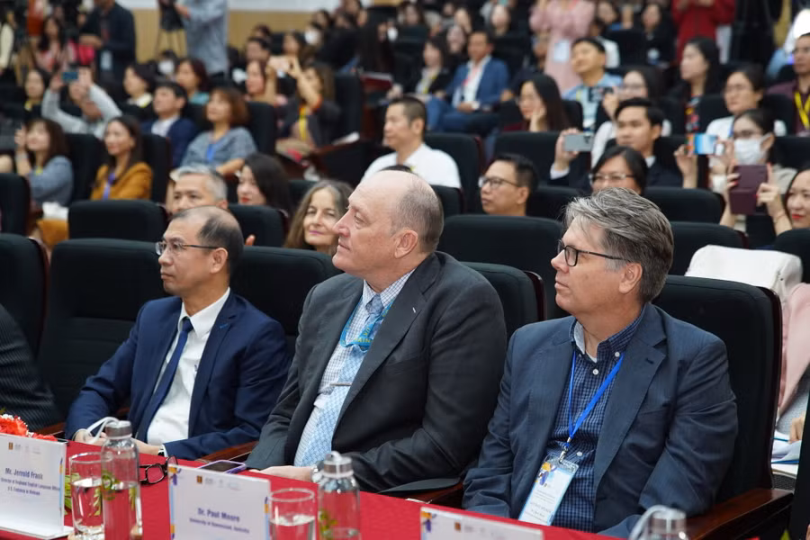 Các đại biểu tham dự hội thảo.