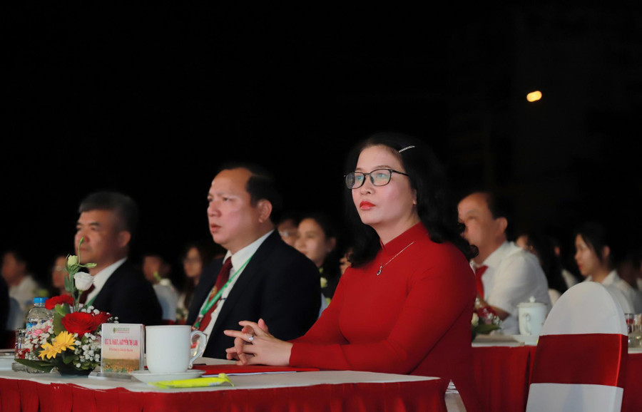 GS.TS Nguyễn Thị Lan - Giám đốc Học viện Nông nghiệp Việt Nam và các đại biểu tham dự Lễ khai giảng năm học 2022 - 2023. GS.TS Nguyễn Thị Lan - Giám đốc Học viện Nông nghiệp Việt Nam và các đại biểu tham dự Lễ khai giảng năm học 2022 - 2023.