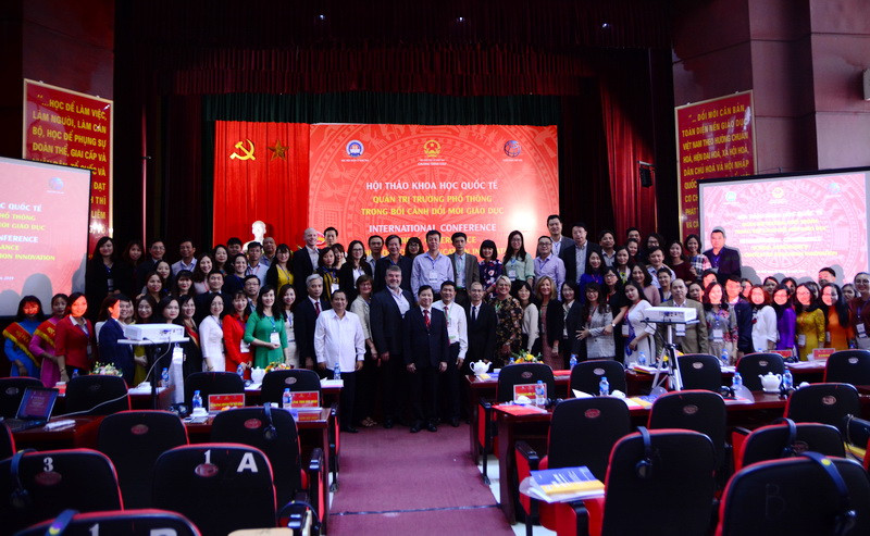 Các đại biểu chụp ảnh lưu niệm Các đại biểu chụp ảnh lưu niệm