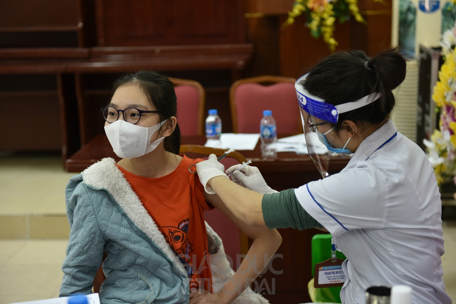 Hà Nội: Tiêm vắc xin cho trẻ từ 13-14 tuổi ảnh 10
