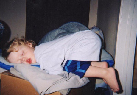 Bat cuoi truoc nhung tu the ngu chang giong ai cua lu tre - Anh 23