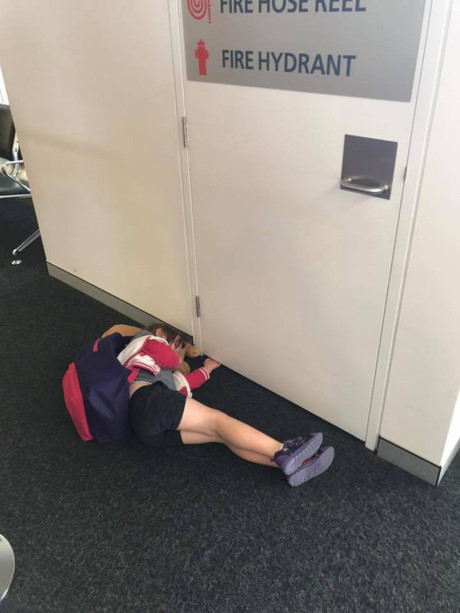 Bat cuoi truoc nhung tu the ngu chang giong ai cua lu tre - Anh 10