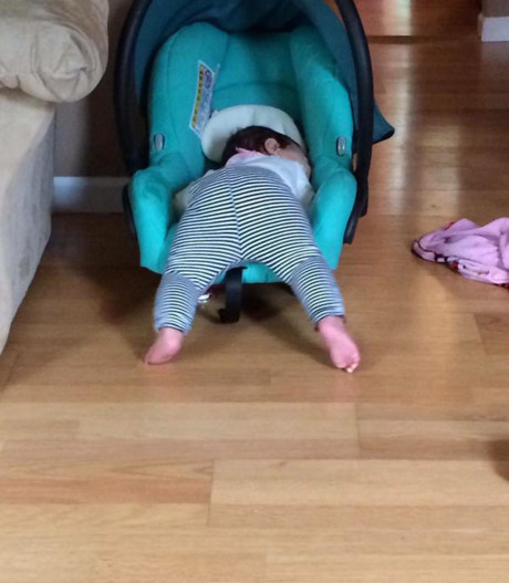 Bat cuoi truoc nhung tu the ngu chang giong ai cua lu tre - Anh 19