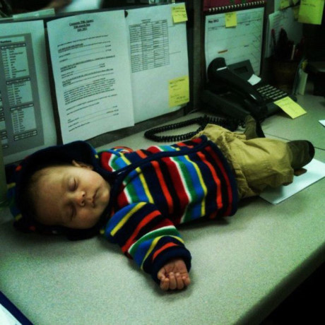 Bat cuoi truoc nhung tu the ngu chang giong ai cua lu tre - Anh 9