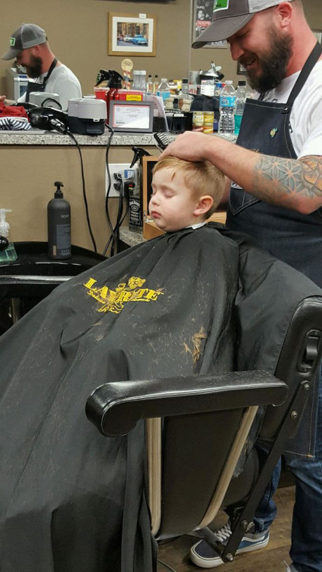 Bat cuoi truoc nhung tu the ngu chang giong ai cua lu tre - Anh 12