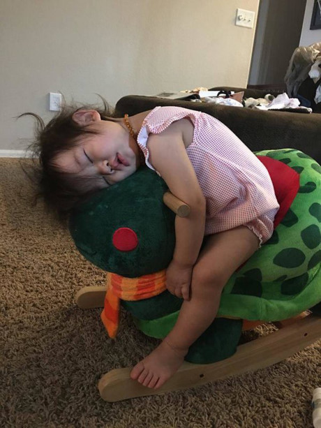 Bat cuoi truoc nhung tu the ngu chang giong ai cua lu tre - Anh 6