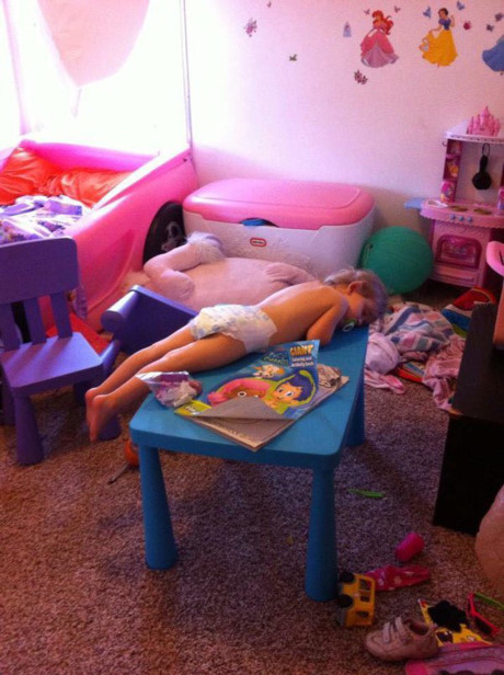 Bat cuoi truoc nhung tu the ngu chang giong ai cua lu tre - Anh 5