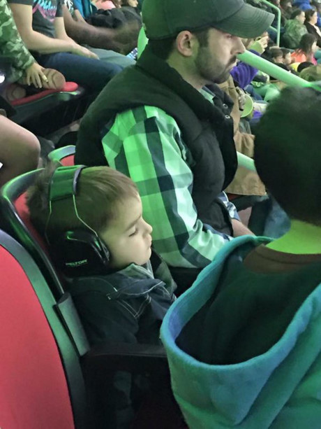 Bat cuoi truoc nhung tu the ngu chang giong ai cua lu tre - Anh 20