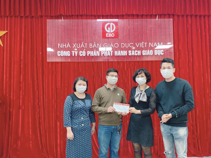 BCH Đoàn NXBGDVN trao quà tết cho cán bộ có hoàn cảnh khó khăn tại CTCP Phát hành SGD.