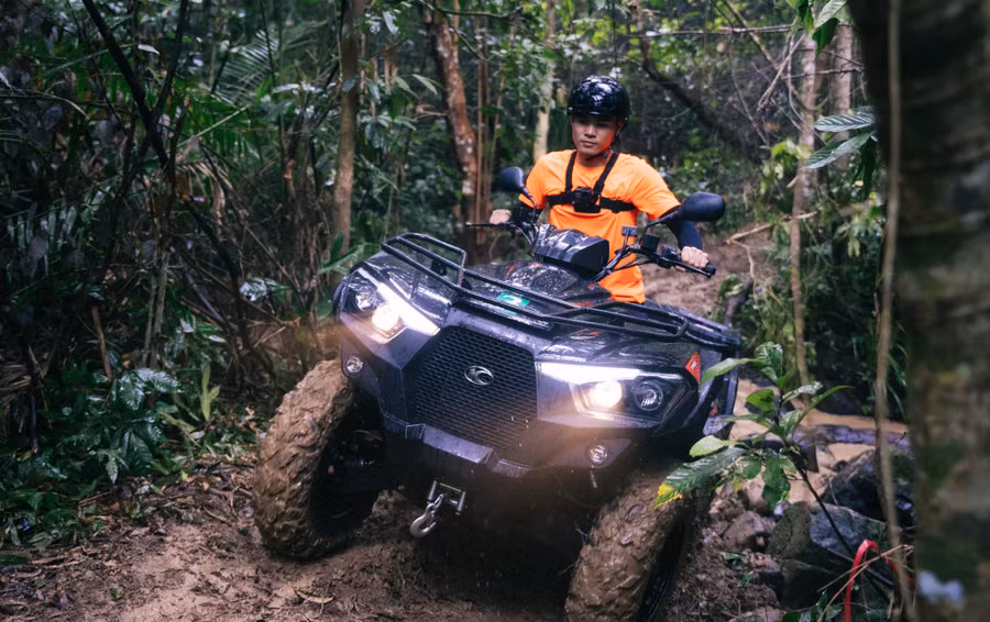 Du khách thích thú trải nghiệm tour khám phá mạo hiểm 'Ngôi nhà của Kong'. (Ảnh: Oxalis).