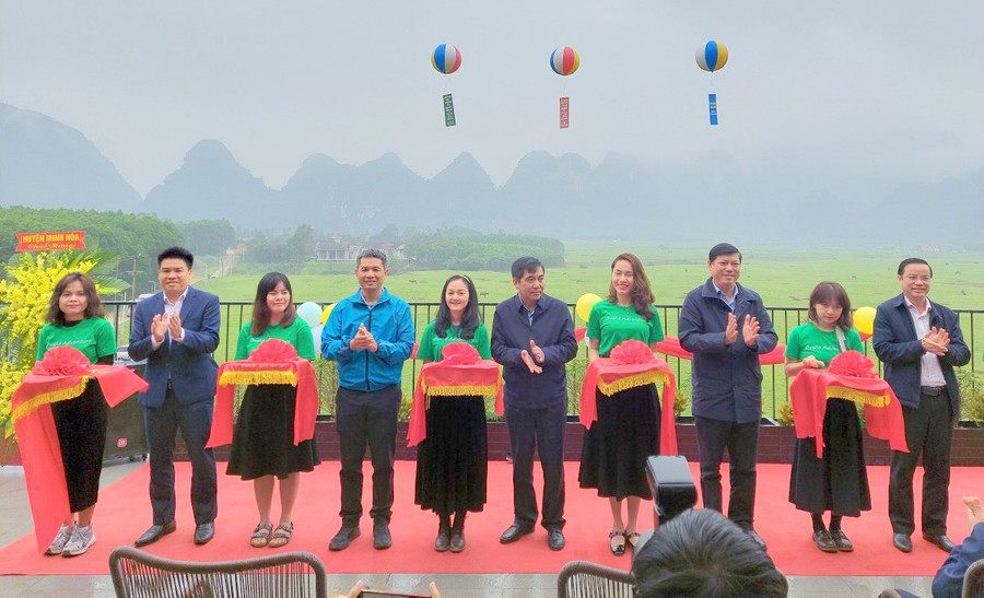 Khu nghỉ dưỡng Tú Làn Lodge và Tour ATV – Motor địa hình khám phá rừng lim, "Ngôi nhà của Kong" tại xã Tân Hóa chính thức đưa vào khai thác. Khu nghỉ dưỡng Tú Làn Lodge và Tour ATV – Motor địa hình khám phá rừng lim, "Ngôi nhà của Kong" tại xã Tân Hóa chính thức đưa vào khai thác.