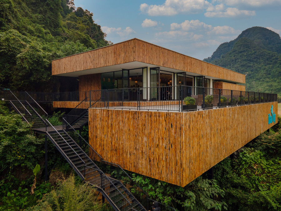 Tú Làn Lodge được xây dựng chủ yếu để phục vụ khách tham gia các tour tại địa phương. Tú Làn Lodge được xây dựng chủ yếu để phục vụ khách tham gia các tour tại địa phương.