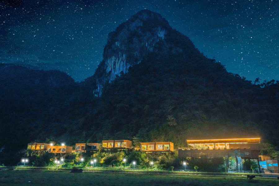 Tân Hóa được kỳ vọng trở thành trung tâm du lịch ở vùng Tây Bắc Quảng Bình, trọng điểm du lịch khác bên cạnh Phong Nha – Kẻ Bàng. (Ảnh: Oxalis). Tân Hóa được kỳ vọng trở thành trung tâm du lịch ở vùng Tây Bắc Quảng Bình, trọng điểm du lịch khác bên cạnh Phong Nha – Kẻ Bàng. (Ảnh: Oxalis).