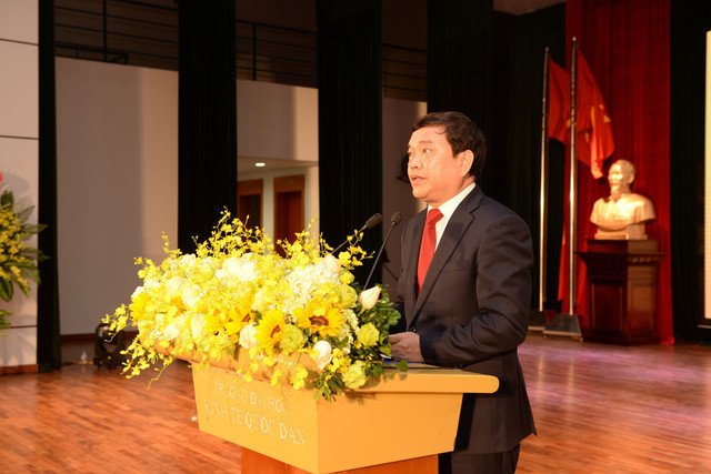 GS.TS Trần Thọ Đạt, hiệu trưởng Trường ĐH KTQD phát biểu tại buổi lễ GS.TS Trần Thọ Đạt, hiệu trưởng Trường ĐH KTQD phát biểu tại buổi lễ