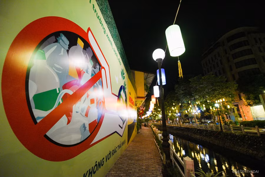 Hình ảnh pano khổ lớn tuyên truyền "Bảo vệ môi trường đẩy lùi rác thải nhựa".