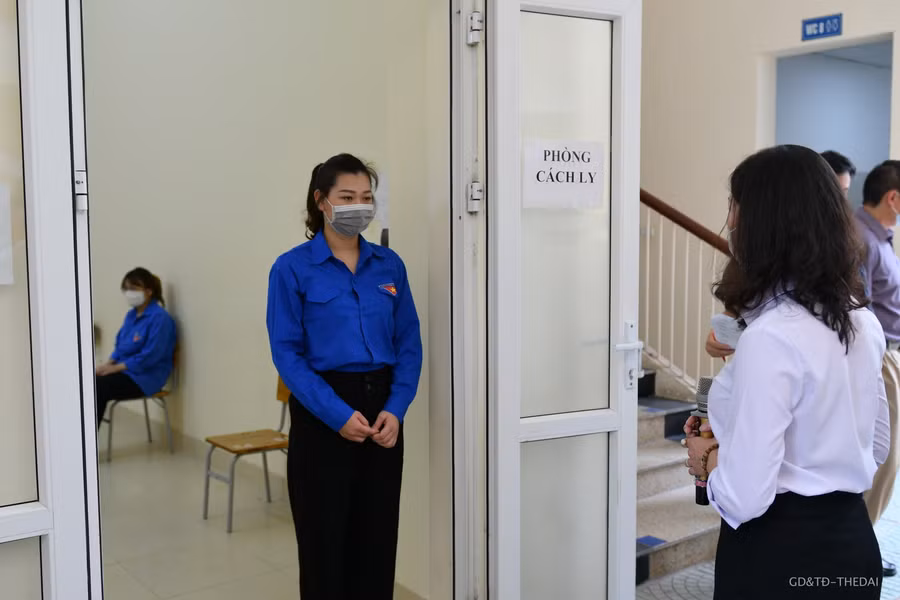 Sau khi điều tra dịch tễ, cán bộ y tế sẽ báo cáo thí sinh nào có thể tiếp tục tiến hành làm bài thi.