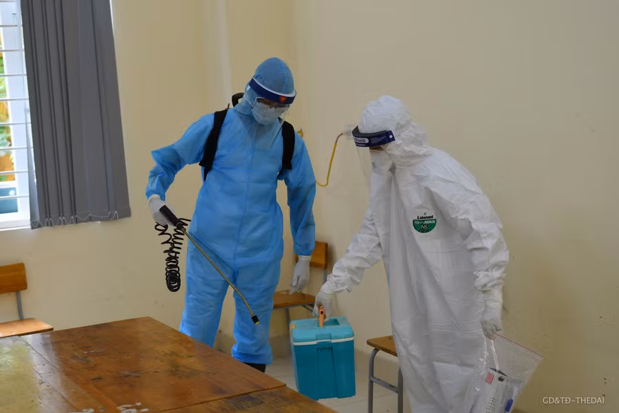 Toàn bộ khu vực cách ly sẽ được tiến hành phun khử khuẩn.