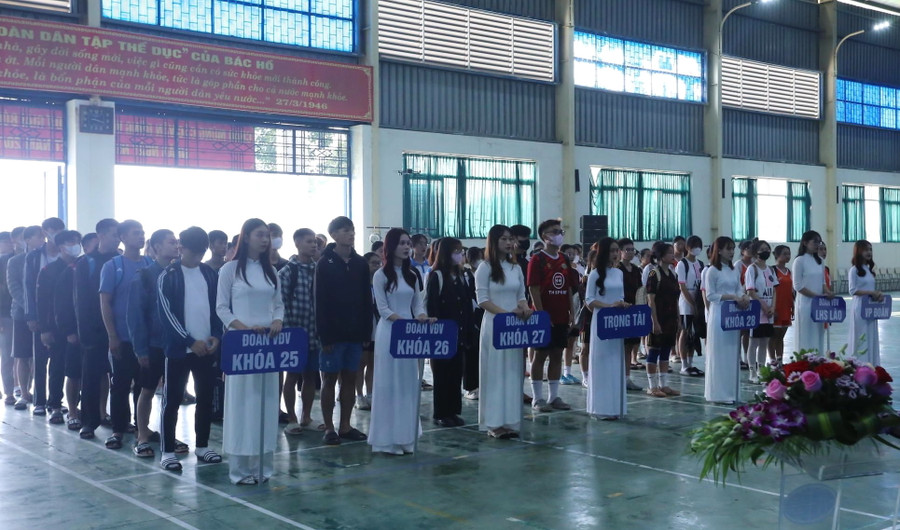 Các đội tham gia giải bóng đá nam, nữ sinh viên Trường ĐH Kinh doanh và Công nghệ Hà Nội. Các đội tham gia giải bóng đá nam, nữ sinh viên Trường ĐH Kinh doanh và Công nghệ Hà Nội.