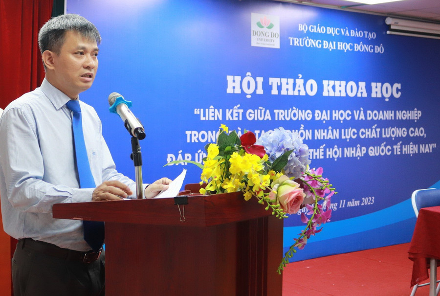 TS Đoàn Anh Tuấn, Phó Hiệu trưởng Trường ĐH Đông Đô phát biểu tại hội thảo. TS Đoàn Anh Tuấn, Phó Hiệu trưởng Trường ĐH Đông Đô phát biểu tại hội thảo.