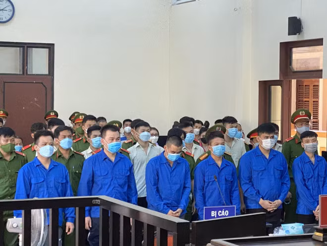 Các bị cáo tại phiên tòa xét xử. Ảnh: Minh Sơn