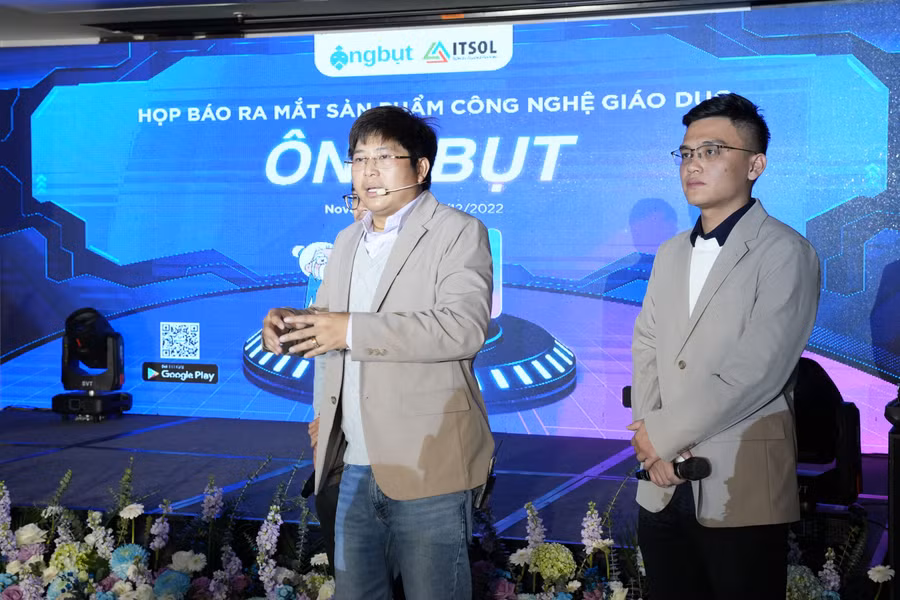 Đại diện ứng dụng Ông Bụt trả lời các câu hỏi của báo giới và khách mời.