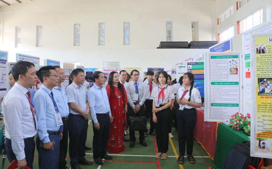 Nhiều dự án của học sinh được đầu tư nghiên cứu kỹ lưỡng.