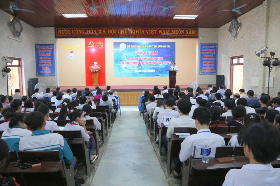 Quảng Trị khai mạc cuộc thi Khoa học kỹ thuật cho học sinh trung học.