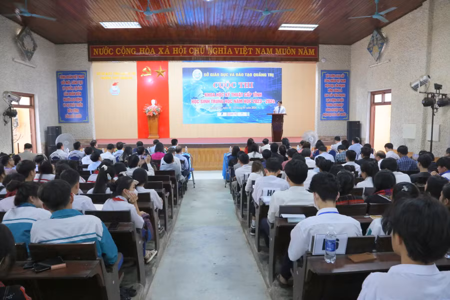 Quảng Trị khai mạc cuộc thi Khoa học kỹ thuật cho học sinh trung học.