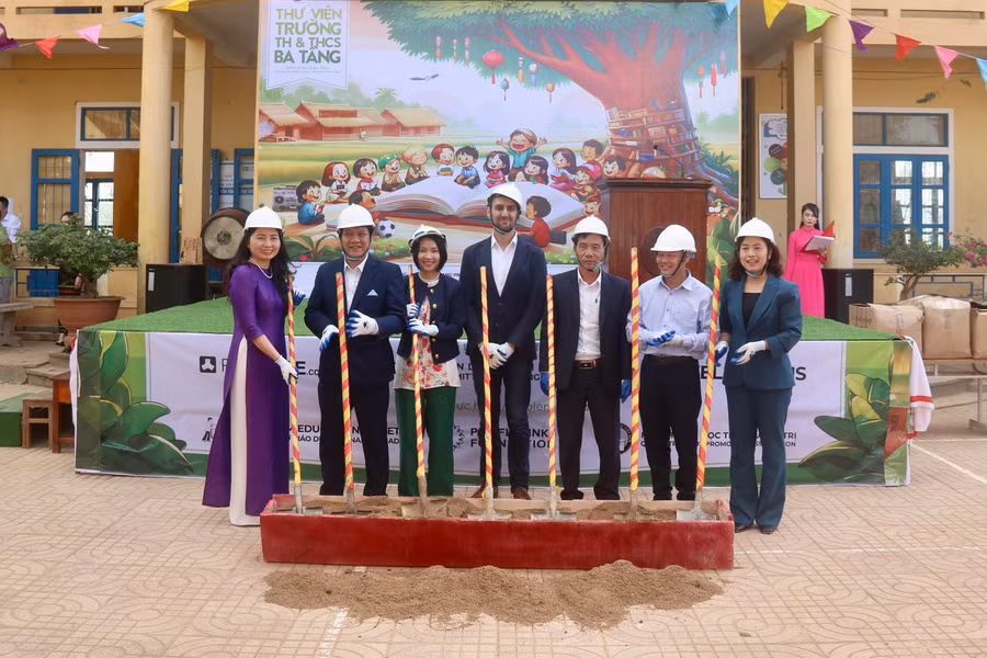 Phòng thư viện Trường PTDTBT Tiểu Học và THCS Ba Tầng được đầu tư gần 600 triệu đồng. 