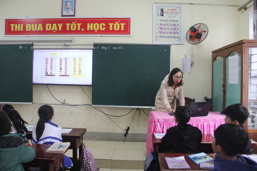 100% trường học ứng dụng công nghệ thông tin vào hoạt động quản lý và dạy học. Ảnh: Phương Hồ 100% trường học ứng dụng công nghệ thông tin vào hoạt động quản lý và dạy học. Ảnh: Phương Hồ