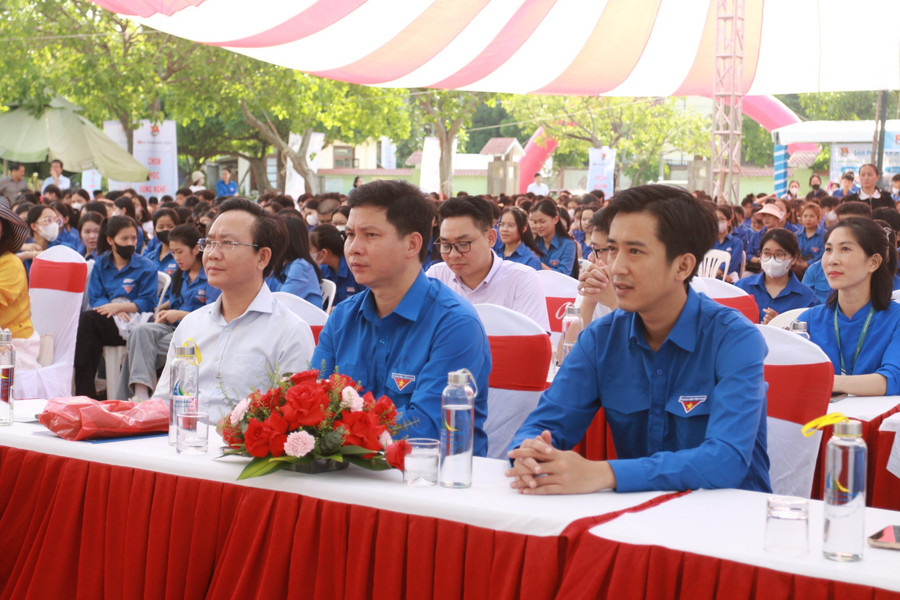 Đoàn viên, thanh niên và người lao động tỉnh Quảng Bình tham gia ngày hội. Đoàn viên, thanh niên và người lao động tỉnh Quảng Bình tham gia ngày hội.