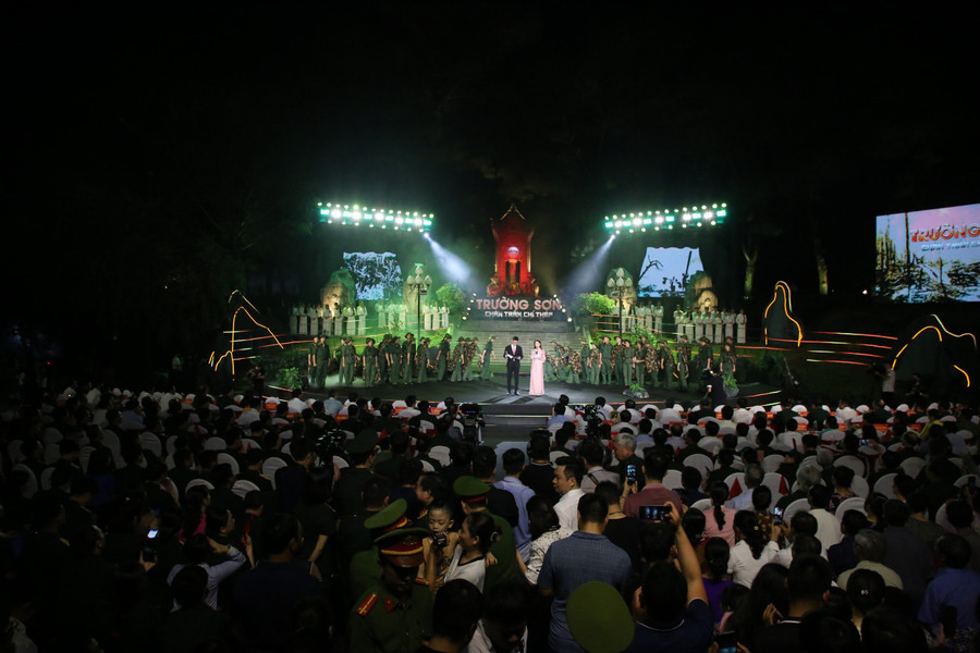 Chương trình tái hiện thời kỳ oanh liệt mở đường Hồ Chí Minh.