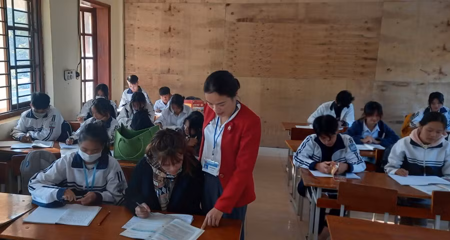 Cô Bùi Thu Hương trong một giờ lên lớp.