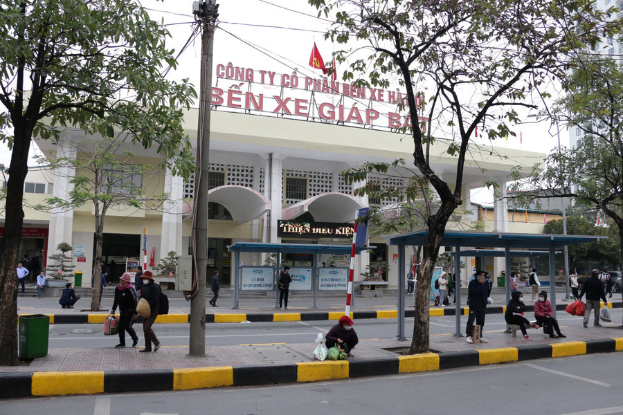 Các xe xuất bến vẫn còn rất nhiều ghế trống.