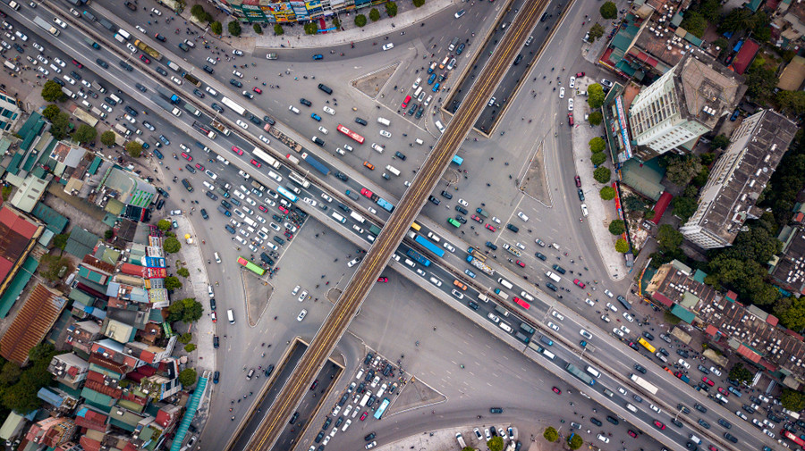 Các tuyến đường Vành đai 3 trên cao đoạn Nguyễn Trãi- Nguyễn Xiển cũng không ngoại lệ, xe ô tô nối đuôi nhau kéo dài hàng km.