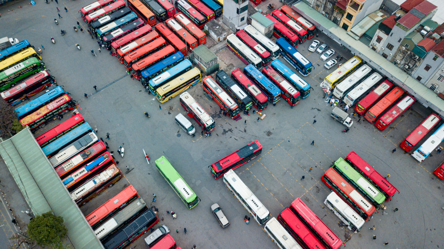 Đại diện bến xe Giáp Bát cho biết, dự báo với dịp Tết Dương lịch và Âm lịch, lượng khách tăng khoảng 300%, đơn vị bố trí tăng cường 150-200 xe 1 ngày để phục vụ cho hành khách về quê ăn tết.