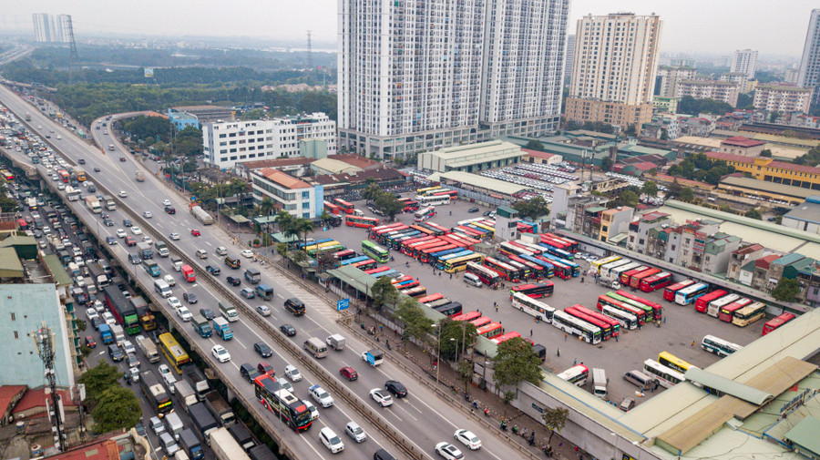 Có nhiều xe đã phải đợi hàng giờ đồng hồ vẫn chưa ra khỏi được nội thành.