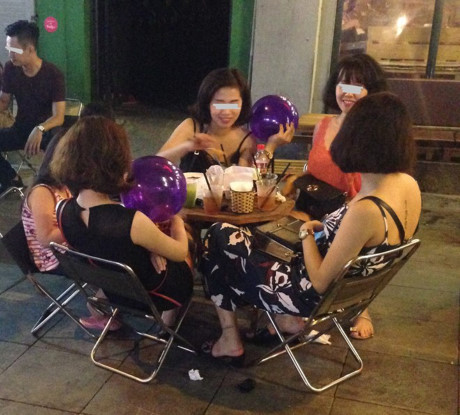 Bóng cười Kỳ Duyên và bạn trai hút có tác hại như thế nào? - Ảnh 7 Bong cuoi Ky Duyen va ban trai hut co tac hai nhu the nao? - Anh 7