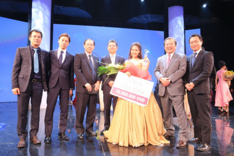 MC Anh Tuấn, Khánh Ngân ngồi ghế nóng cuộc thi sắc đẹp - Ảnh 6 MC Anh Tuan, Khanh Ngan ngoi ghe nong cuoc thi sac dep - Anh 6