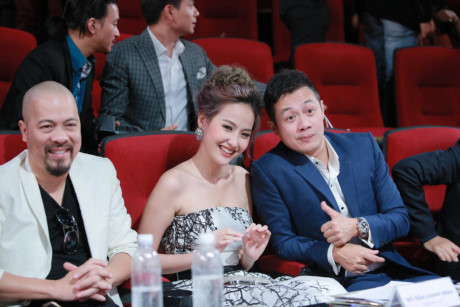 MC Anh Tuấn, Khánh Ngân ngồi ghế nóng cuộc thi sắc đẹp - Ảnh 8 MC Anh Tuan, Khanh Ngan ngoi ghe nong cuoc thi sac dep - Anh 8