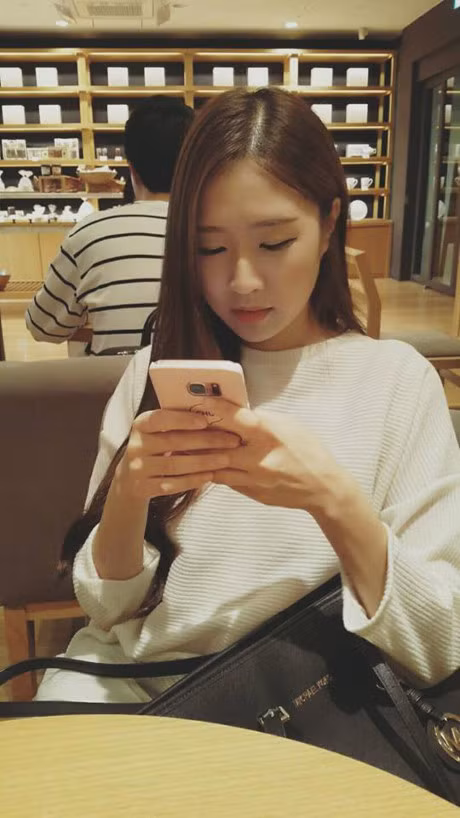 Nu sinh Han Quoc thi hat o VN lam chao dao dan mang - Anh 7