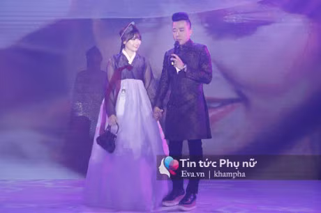 Tran Thanh phai di giay cao 8cm cua nu de khong bi Hari Won 