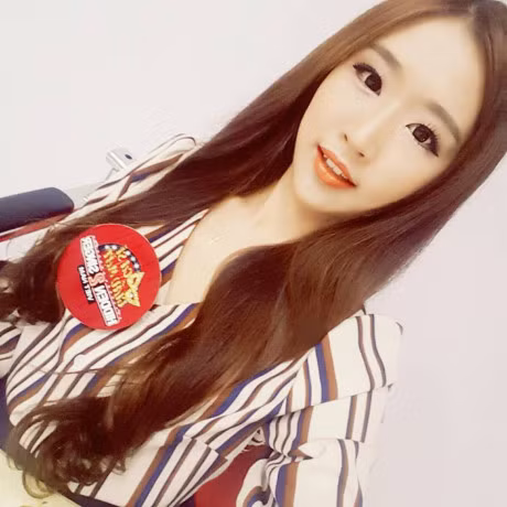 Nu sinh Han Quoc thi hat o VN lam chao dao dan mang - Anh 1