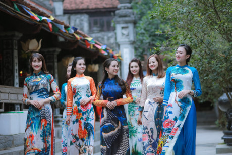 MC Anh Tuấn, Khánh Ngân ngồi ghế nóng cuộc thi sắc đẹp - Ảnh 4 MC Anh Tuan, Khanh Ngan ngoi ghe nong cuoc thi sac dep - Anh 4