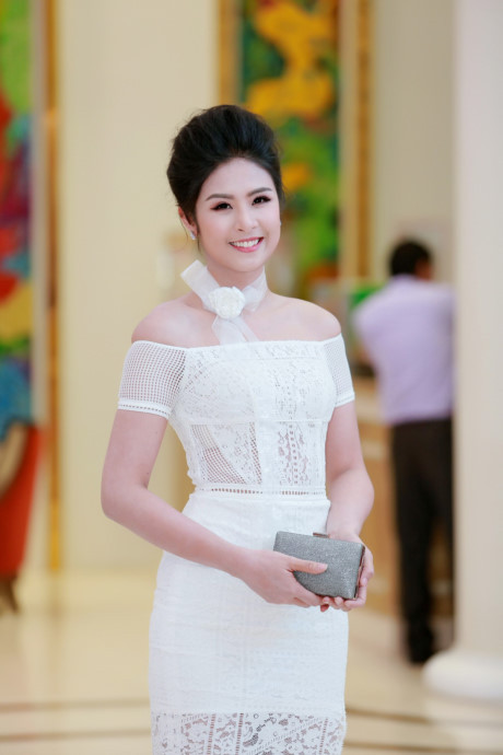 MC Anh Tuấn, Khánh Ngân ngồi ghế nóng cuộc thi sắc đẹp - Ảnh 2 MC Anh Tuan, Khanh Ngan ngoi ghe nong cuoc thi sac dep - Anh 2