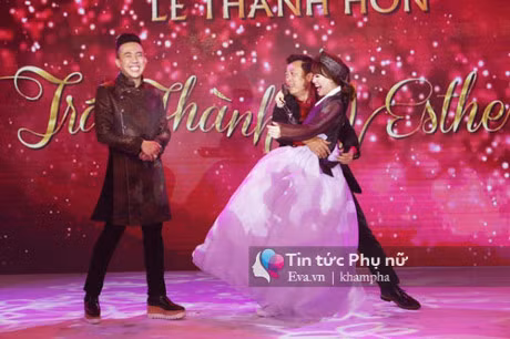 Tran Thanh phai di giay cao 8cm cua nu de khong bi Hari Won 
