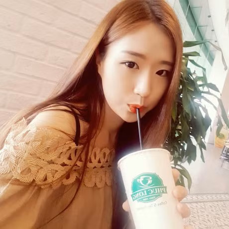 Nu sinh Han Quoc thi hat o VN lam chao dao dan mang - Anh 4