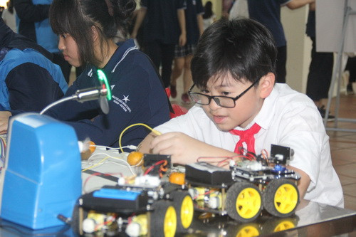 Thích thú với sản phẩm sáng tạo khoa học như thế này.